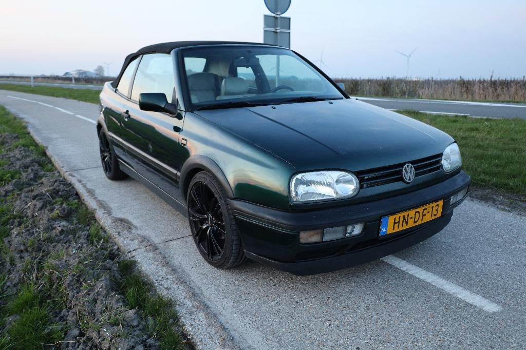 VW Golf 3 cabrio 2.0 8V GTI Lage kmstand Schuurvondst, Beige, 4 cilinders, Stoelverwarming, 115 pk