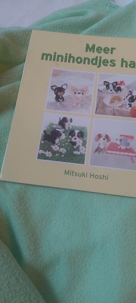 MINI HONDJES HAKEN - KLEINE HONDJES HAKEN HAAKPATROON-BOEK, Ophalen of Verzenden, Zo goed als nieuw, Haken, Patroon of Boek