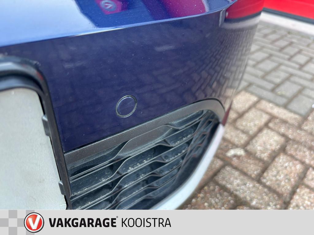 Volkswagen T-Roc Volkswagen T-Roc ACT 150PK|ACC|Navi|, Voorwielaandrijving, Stof, Zwart, LED verlichting