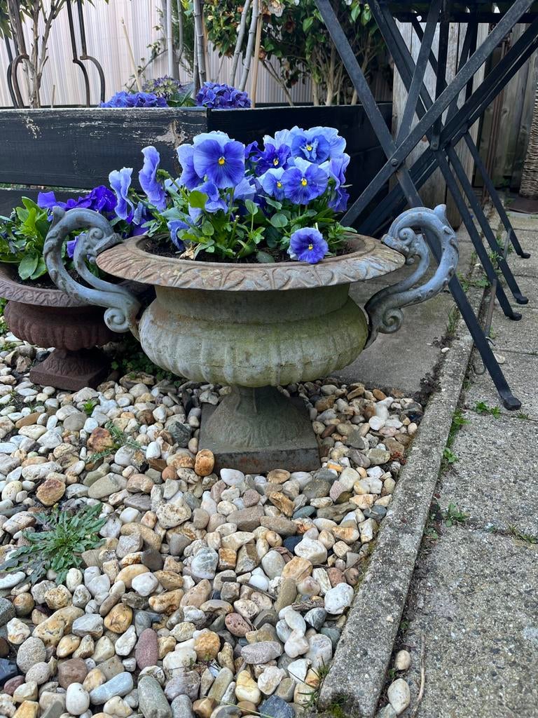 Decoratieve brocante tuinvaas, Ophalen, Zo goed als nieuw