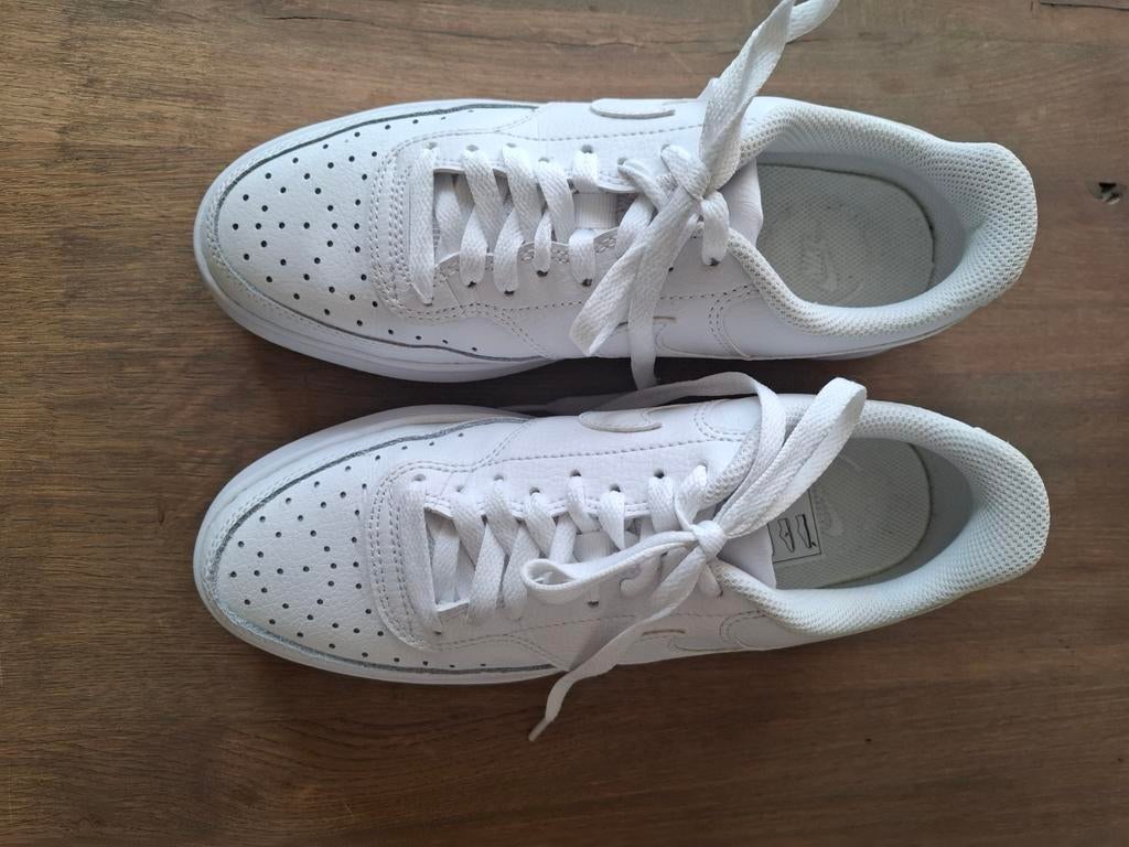 Mooie witte nike's, Kleding | Dames, Schoenen, Ophalen, Nieuw, Wit, Sneakers of Gympen