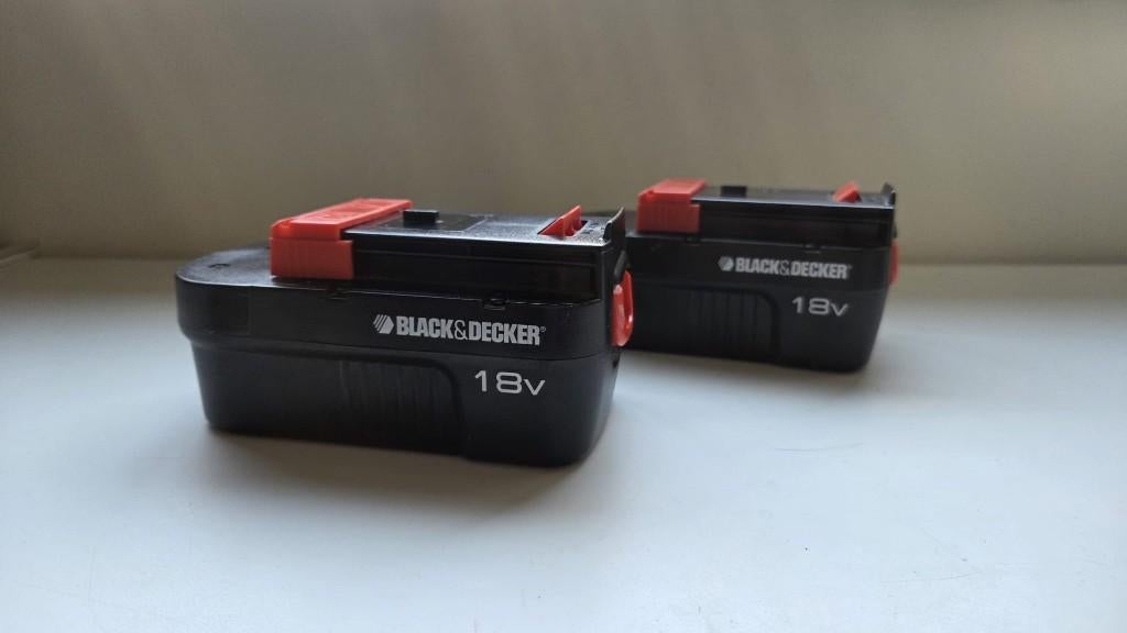 Twee Black & Dekker 18V accu's, Ophalen, Gebruikt