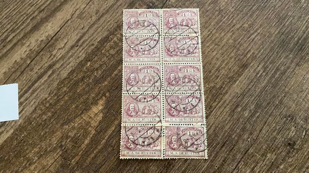 #42 Gestempeld vel deel zegel Michiel de Ruijter, Ophalen of Verzenden