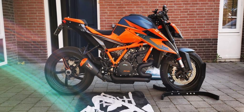 2021 KTM 1290 SuperDuke R Tech Pack - Austin Racing Uitlaat, 2 cilinders, Motorrijbewijs A, Particulier, Meer dan 35 kW