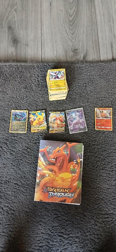 Pokémon kaarten met een map!, Ophalen, Zo goed als nieuw, Meerdere kaarten