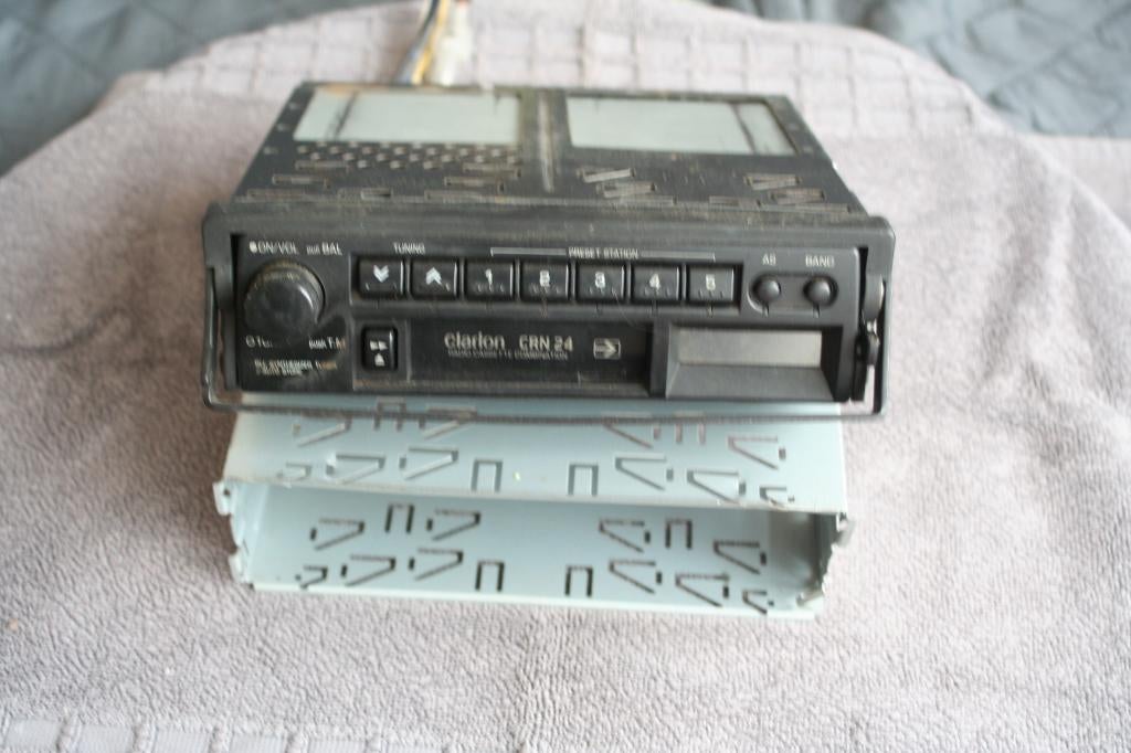 Mooie oud Clarion CRN 24 Autoradio, Auto diversen, Autoradio's, Ophalen of Verzenden, Gebruikt