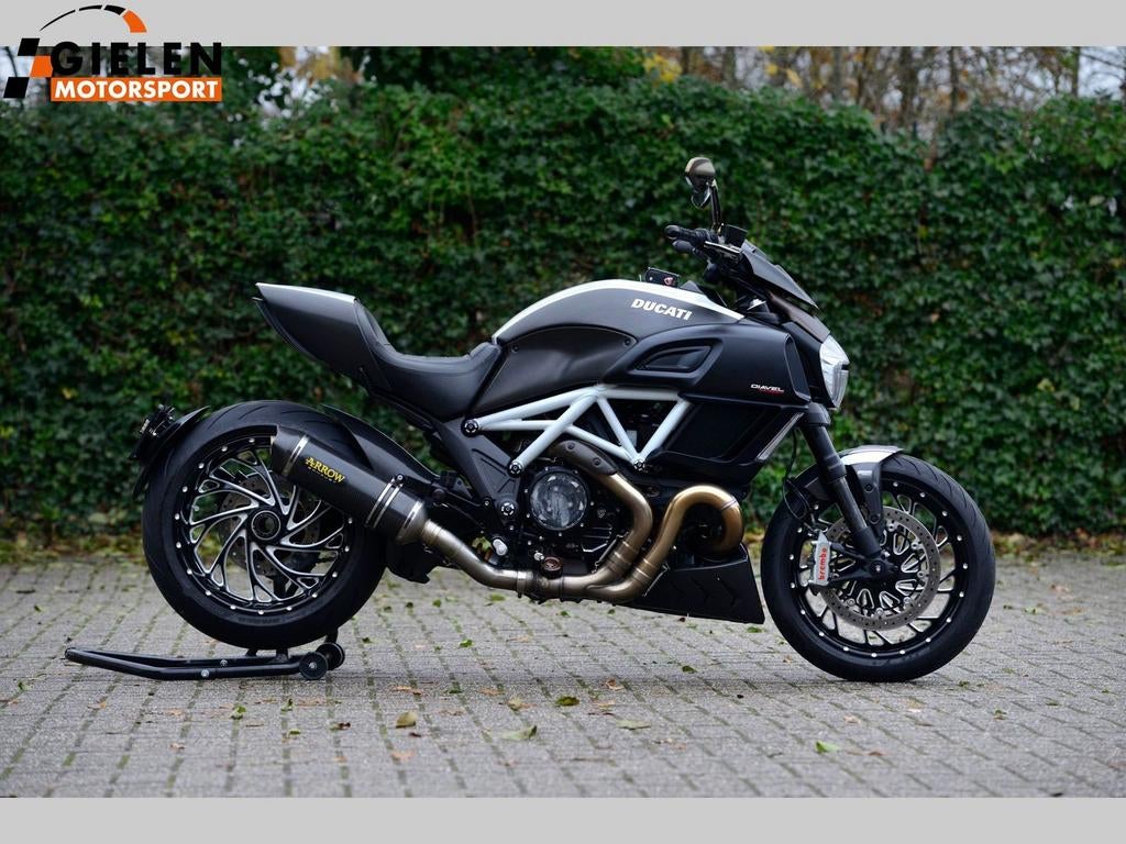DUCATI Diavel Carbon CNC Racing Special