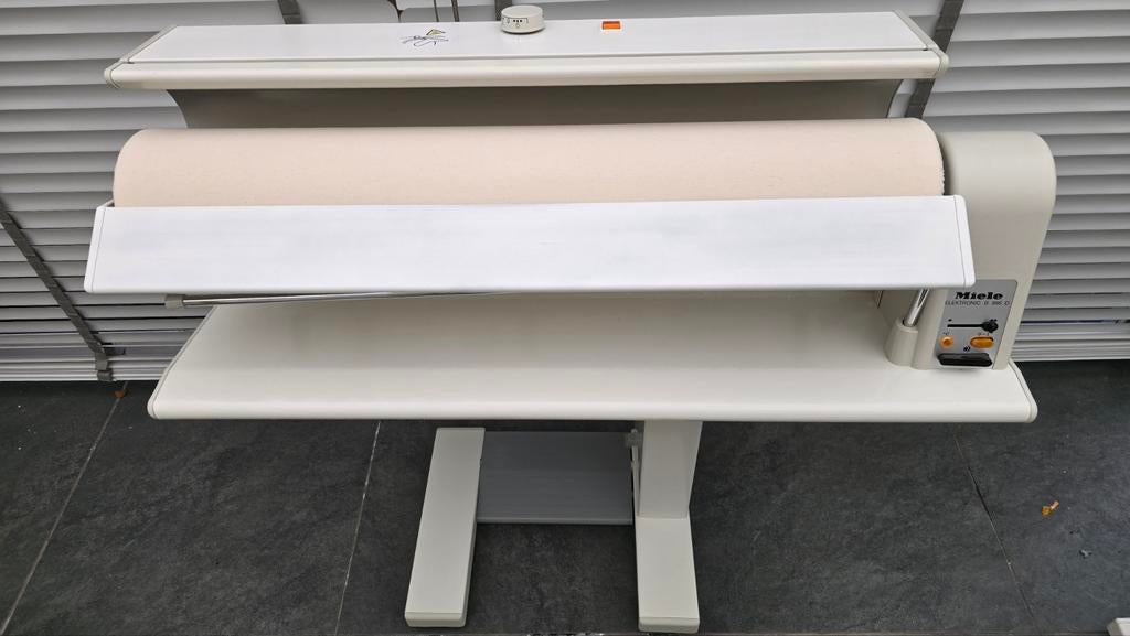 Miele strijkmachine STOOMFUNCTIE MANGEL met Garantie, Ophalen of Verzenden