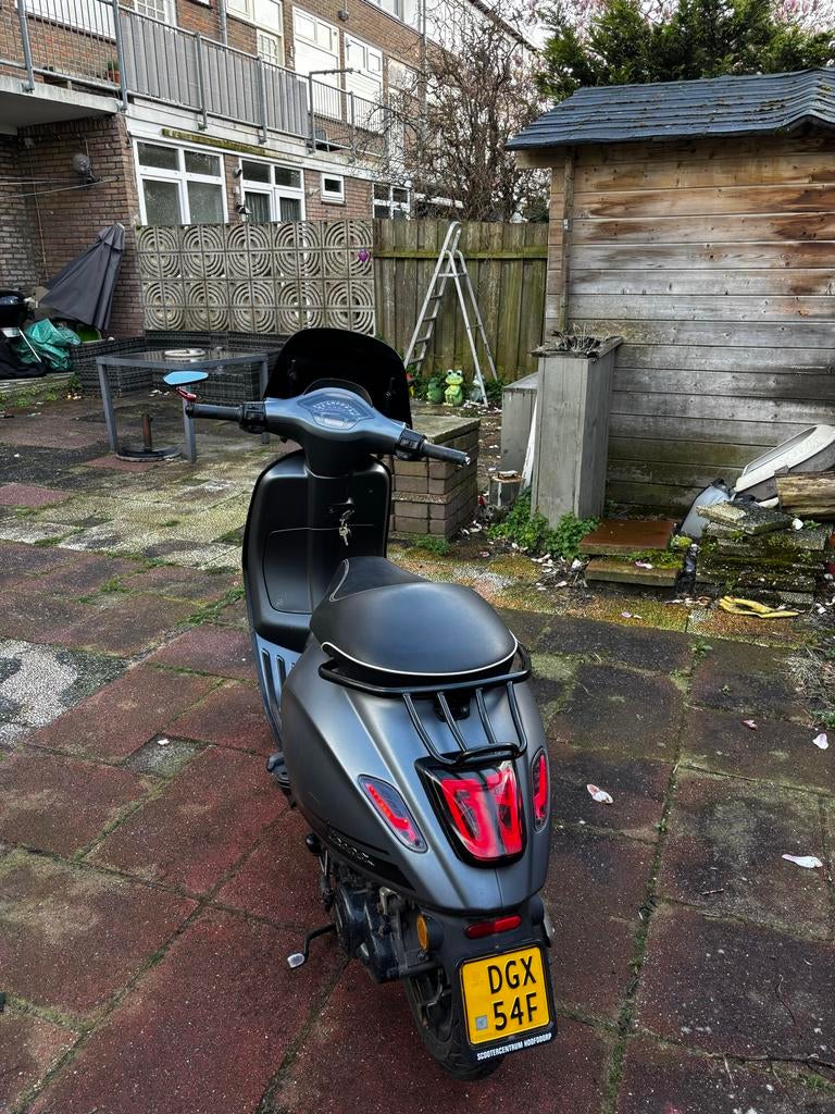 Vespa Sprint 2016 50cc 4T met LED en afstandsbediening, Ophalen, Gebruikt, Maximaal 45 km/u, Overige modellen