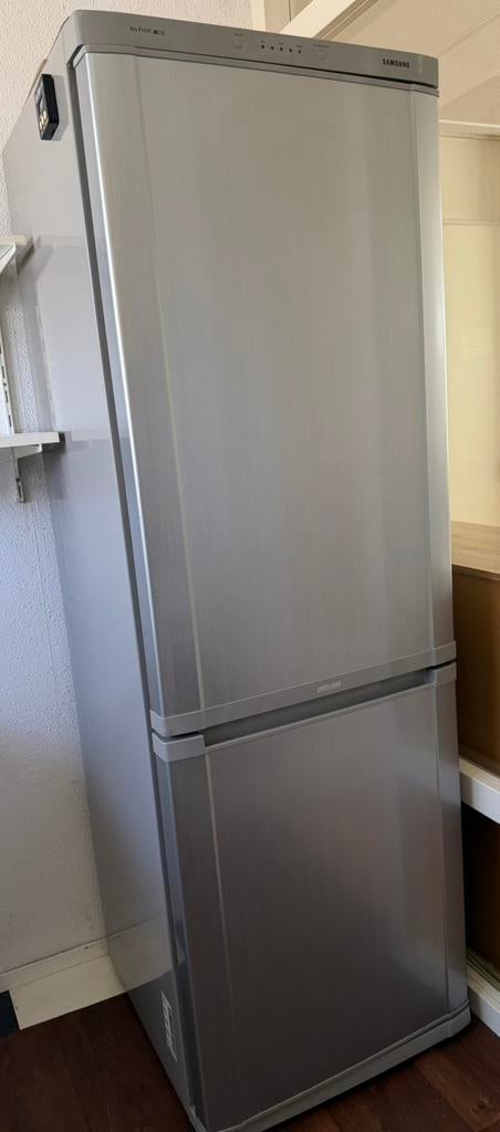 Samsung Koelkast, Huis en Inrichting, Woonaccessoires | Cd- en Dvd-rekken, Ophalen of Verzenden, Zo goed als nieuw, Hout, Cd's