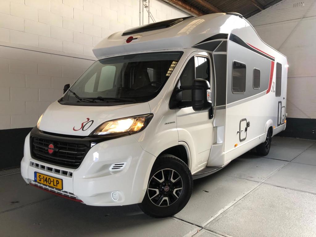 Buerstner Ixeo time IT 734 / Zeer netjes / Queensbed / Elekt, Caravans en Kamperen, Ringverwarming, Douche, Bedrijf, Bürstner