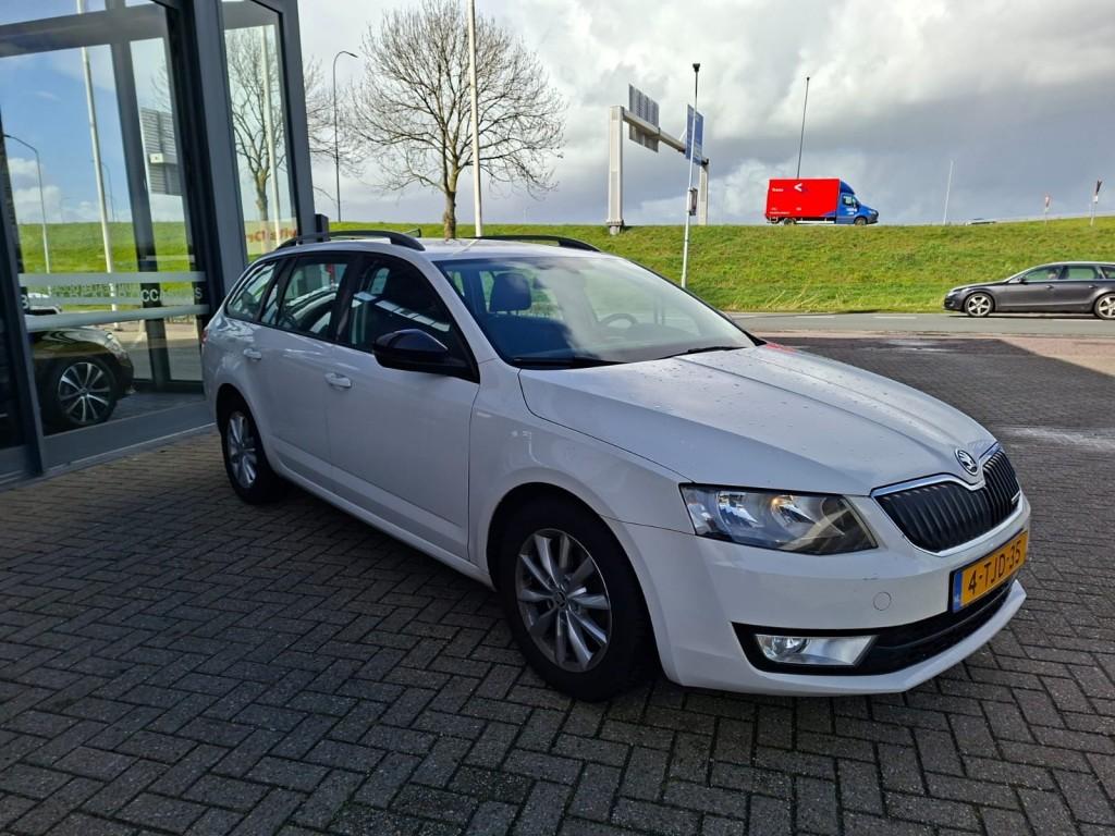 Skoda OCTAVIA 1.6 TDI GREENLINE BNS NAVI CLIMA LMV PDC TREKH, Euro 5, Gebruikt, 4 cilinders, Wit