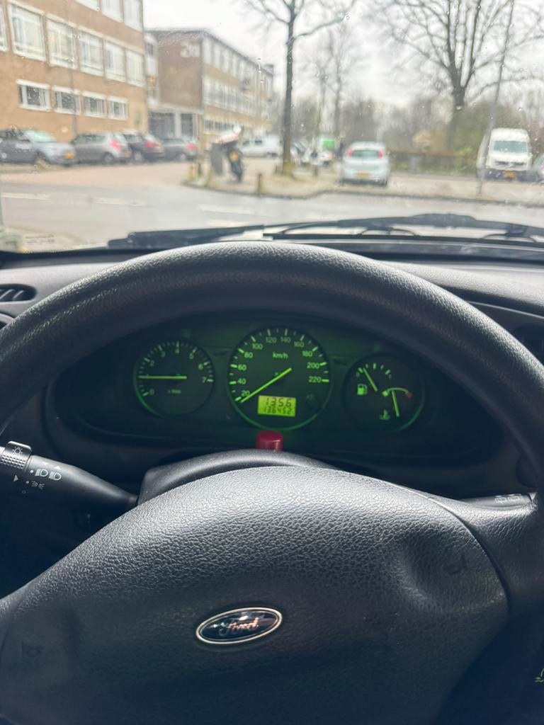 Ford Fiësta 1.25 55KW 5DR 2000 Grijs, Ophalen, Nieuw, Ford