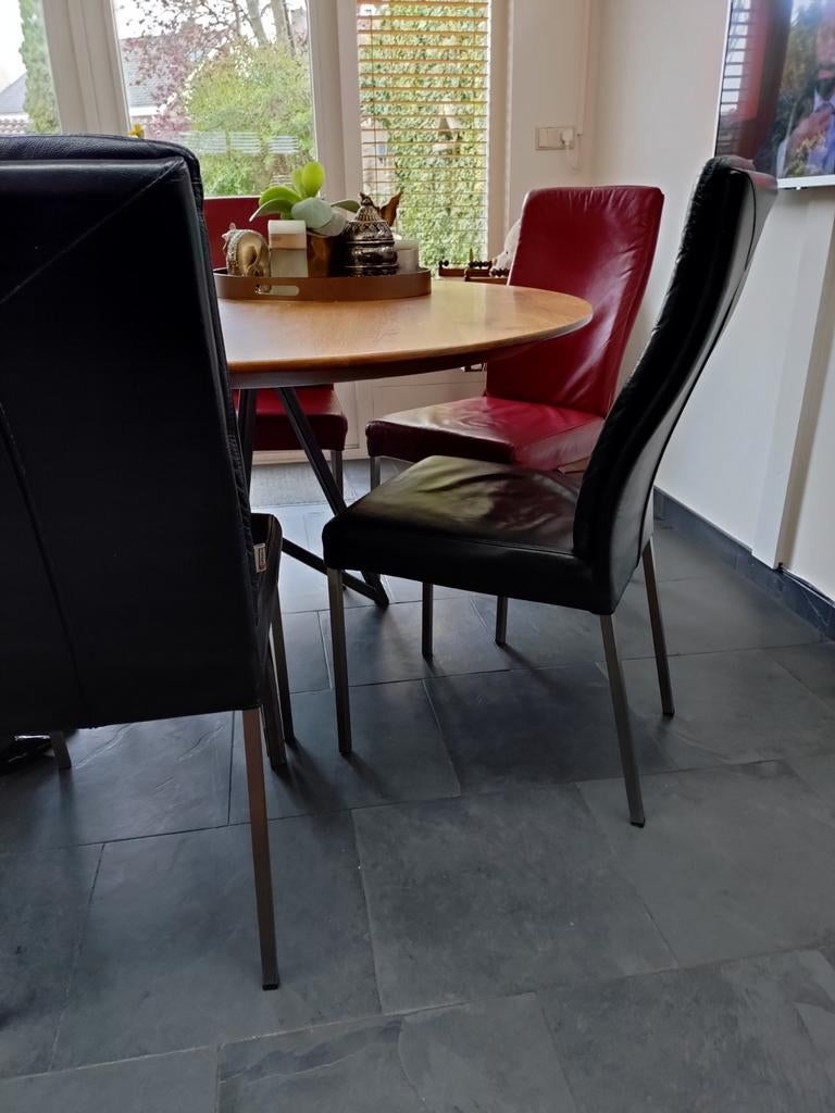 6 Leren eetkamerstoelen zwart en rood met rvs poten, Huis en Inrichting, Stoelen, Ophalen of Verzenden