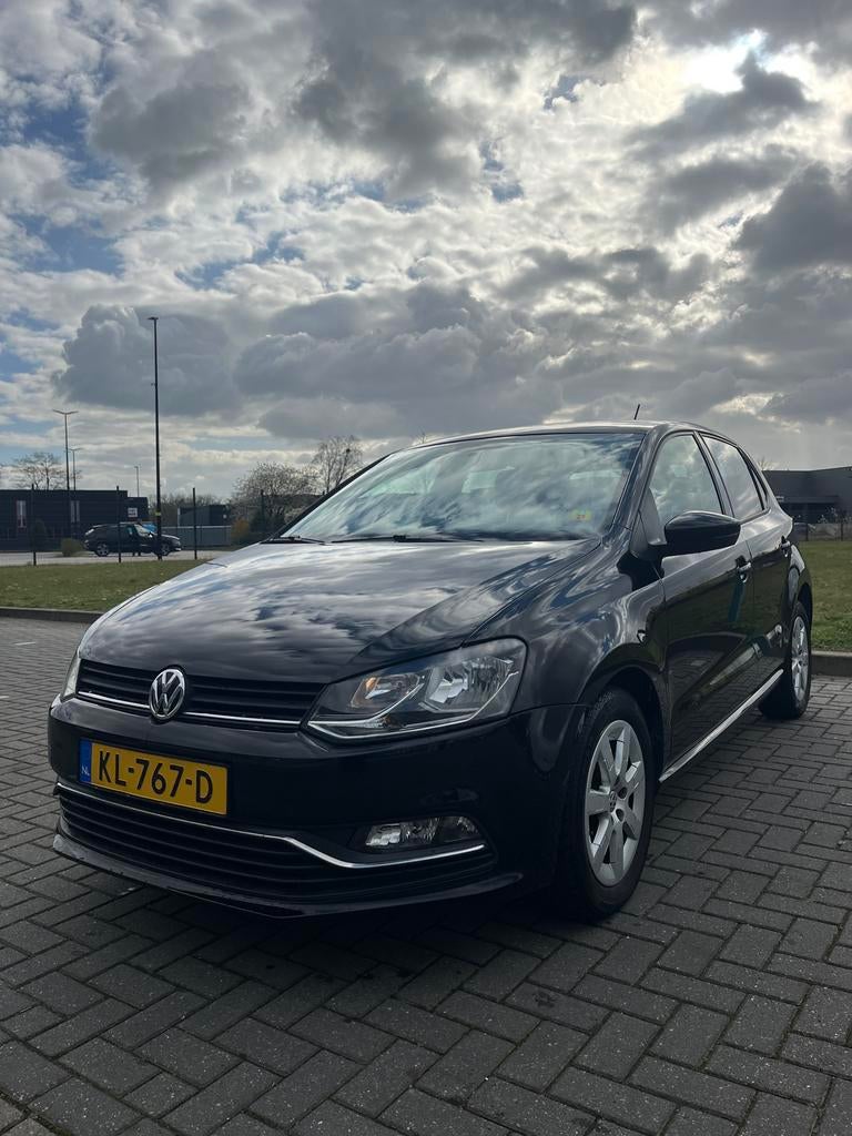 Volkswagen Polo zeer zuinig ! 1 op 27 bj 2016 Zwart, Auto's, Voorwielaandrijving, Euro 6, 1051 kg, Zwart