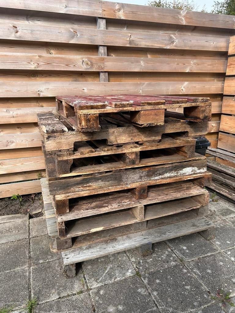 Gratis | 8 pellets, Doe-het-zelf en Verbouw, Hout en Planken, Ophalen, Zo goed als nieuw, 50 mm of meer, Pallet