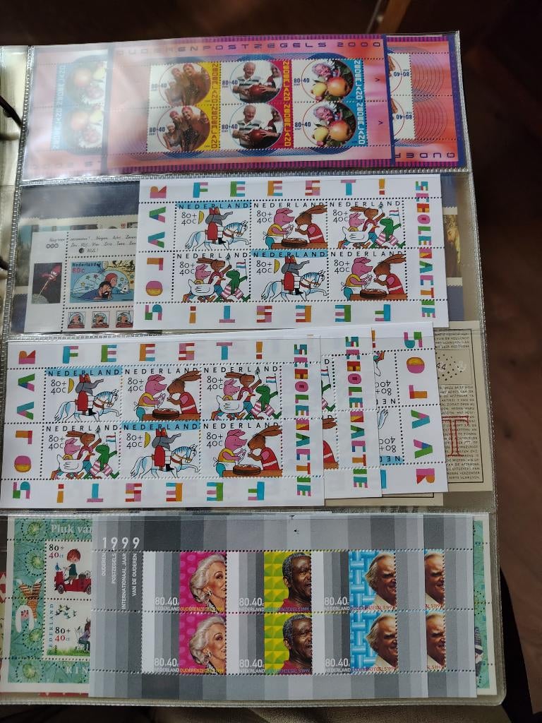 Postzegels zeker 130 velletje / boekjes, Postzegels en Munten, Postzegels | Nederland, Ophalen of Verzenden