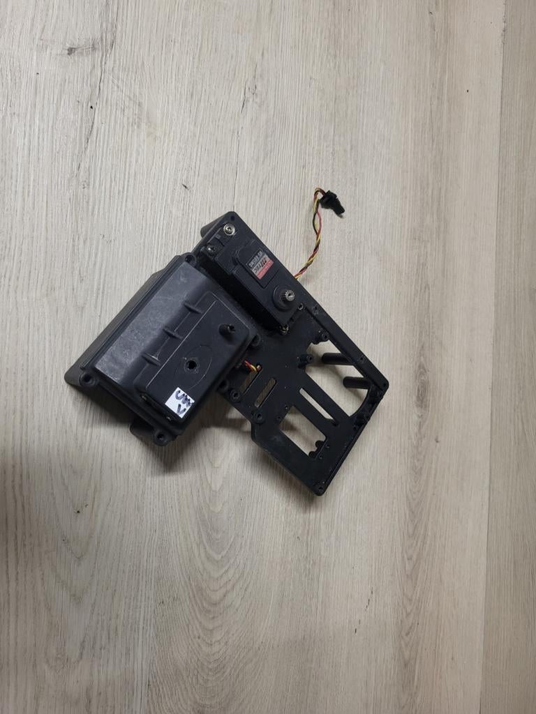 Reely carbon fighter servobox, Ophalen of Verzenden, Zo goed als nieuw, Overige schalen, Onderdeel