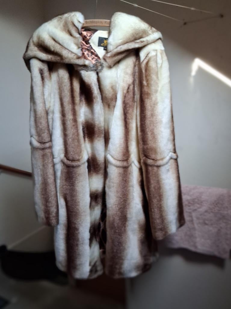 Nep bontjas, Kleding | Dames, Ophalen of Verzenden, Zo goed als nieuw, Maat 38/40 (M), Zwart