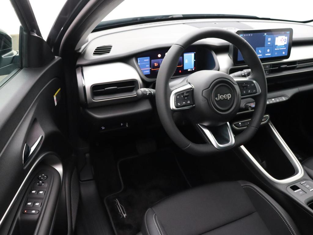 Jeep Avenger Altitude 54 kWh | Apple carplay / Android auto, Stof, Zwart, 156 pk, 393 km