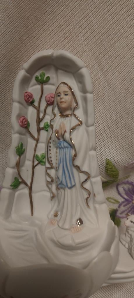 12,24 Prachtig wijwatervaatje O.L. Vrouw van Lourdes- pors., Ophalen of Verzenden, Zo goed als nieuw, Beeld(je), Christendom | Katholiek