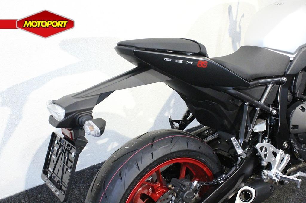 Suzuki GSX GSX-8S - foto 2