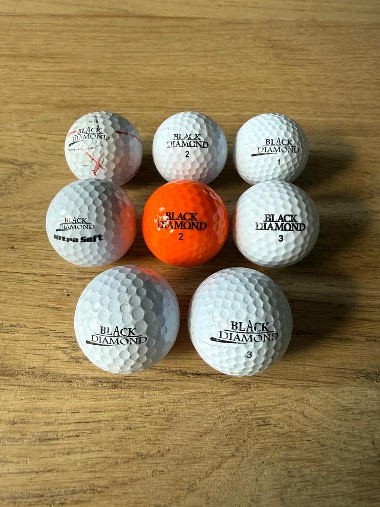 8 Black Diamond golfballen, Sport en Fitness, Golf, Ophalen of Verzenden, Gebruikt, Bal(len), Overige merken