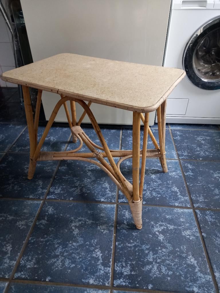 retro Rotan rohe tafeltje, Verzamelen, Ophalen, Huis en Inrichting