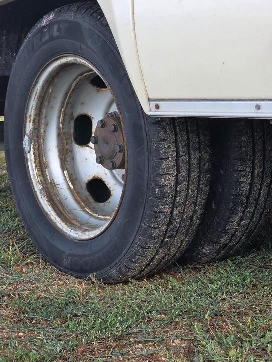 Goed onderhouden camper met mooie opties, Caravans en Kamperen, Campers, Airbags, Ford, Vloeistofverwarming, Treinzit