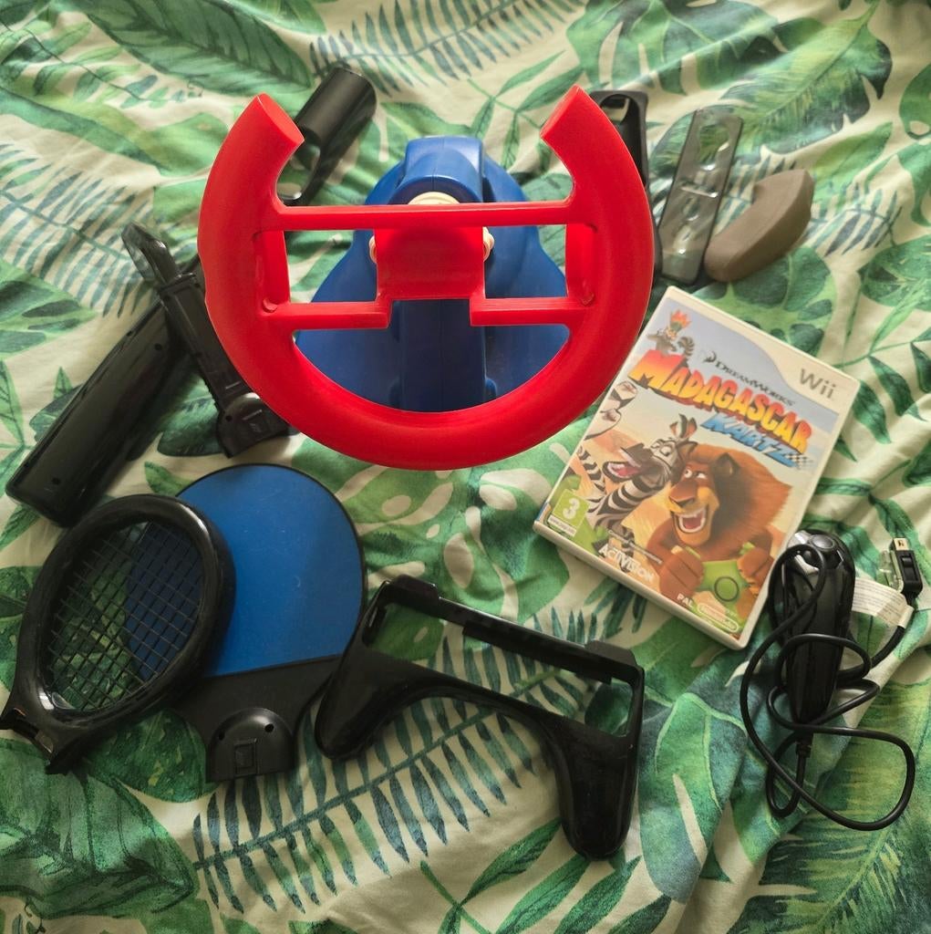 Nintendo Wii
Madagascar Kartz
+ race stuur Qware + nunchuck, Ophalen of Verzenden, Gebruikt, Racen en Vliegen