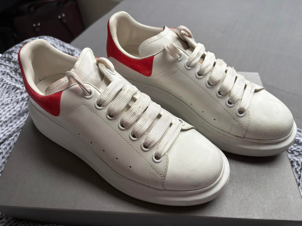 Alexander McQueen, Wit, Ophalen of Verzenden, Sneakers of Gympen, Zo goed als nieuw