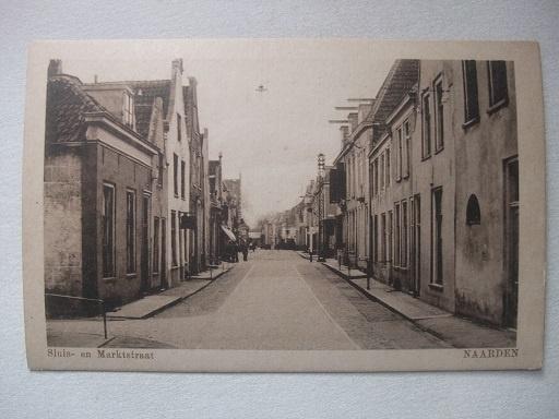P97 Naarden - Sluis- en Marktstraat, Verzenden, 1920 tot 1940, Ongelopen, Noord-Holland