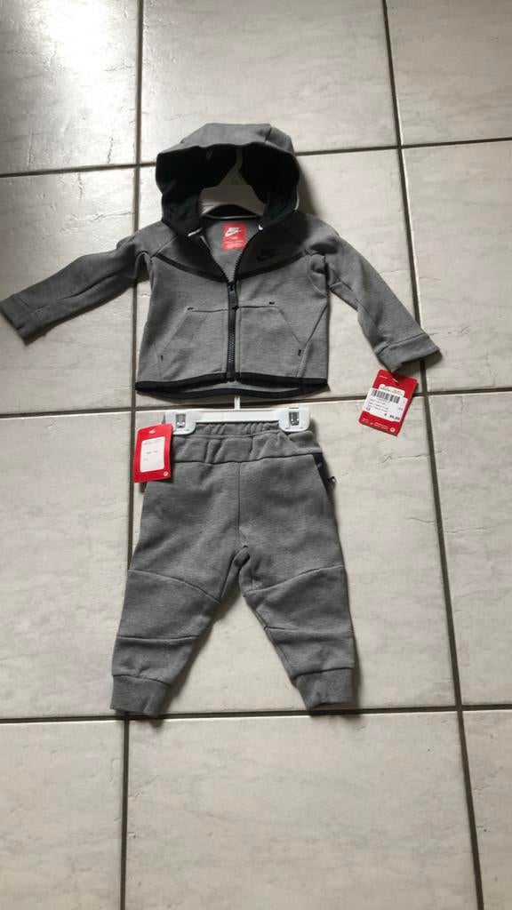 Nieuw Nike Tech Fleece setje maat 80, Ophalen of Verzenden, Nieuw, Maat 80