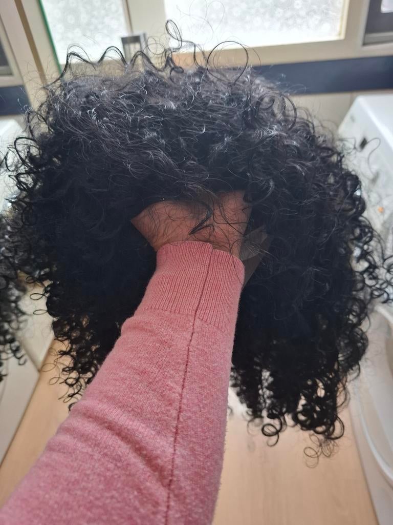 Nieuw pruik met zwart krullend haar/ zwart wave haar pruik, Ophalen of Verzenden, Nieuw, Carnaval, Accessoires