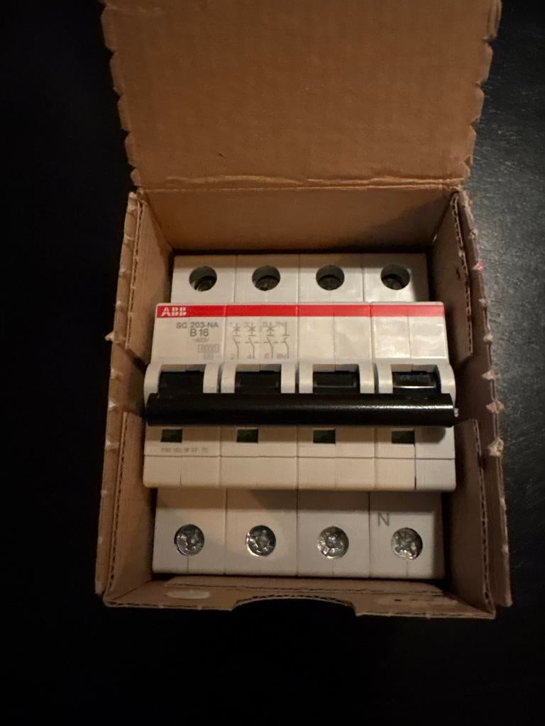 ABB S204-B16NA Installatieautomaat - Nieuw in doos, Ophalen of Verzenden, Nieuw, Schakelaar