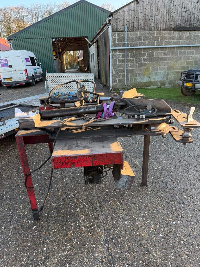 Pijpenbuigmachine 380v, Ophalen, Zo goed als nieuw