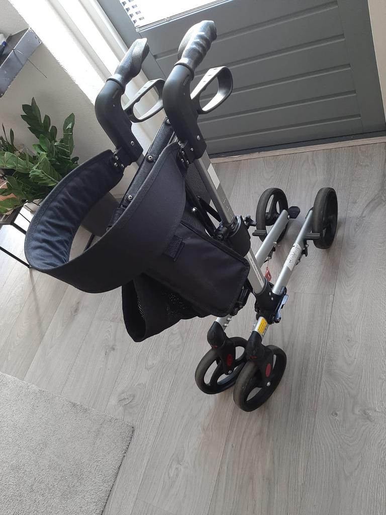 Mooie rollator in goede staat, Ophalen, Zo goed als nieuw