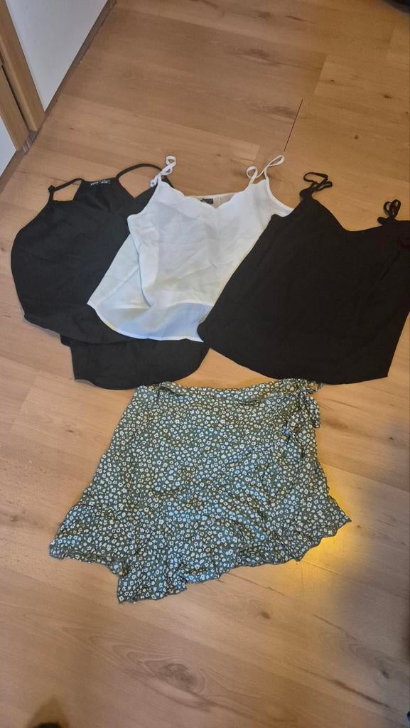 Mt L skort met 3 tops, Ophalen of Verzenden, Zo goed als nieuw