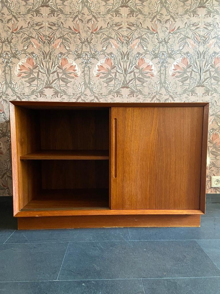 Compact vintage Deens dressoir met schuifdeuren, Ophalen, 100 tot 150 cm, Teakhout, Mid-century