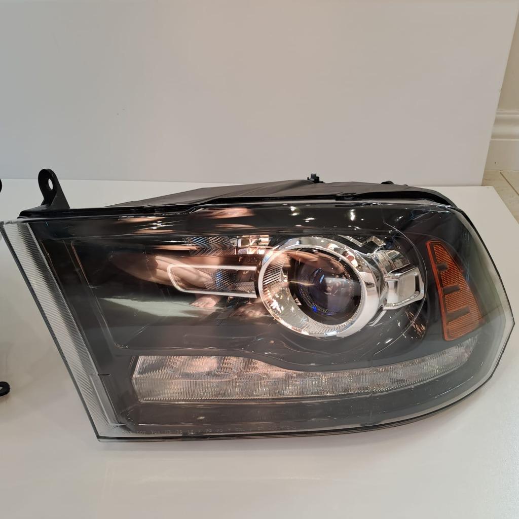 Dodge RAM 1500 Koplamp Links en Rechts 2009-2022, R'marnico, Ophalen of Verzenden, Dodge, Van der Waalsstraat 44B, Zoetermeer