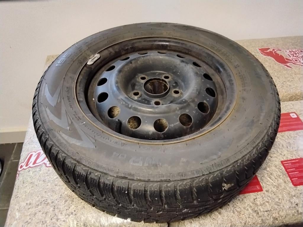 Winterbanden nokian goede staad 4 stuks, Auto-onderdelen, Banden en Velgen, Ophalen, 15 inch, Banden en Velgen, Winterbanden