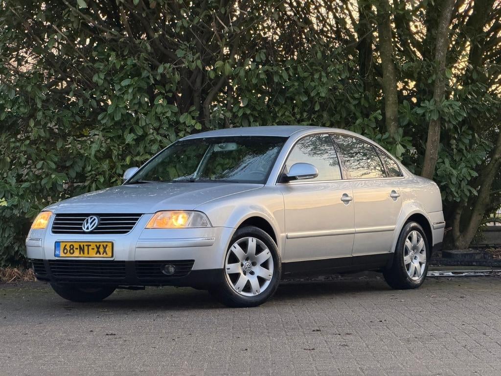 Volkswagen Passat 2.3 V5 125KW 4MOTION 2004 Grijs, Stoelverwarming, Zwart, Leder en Stof, 1498 kg