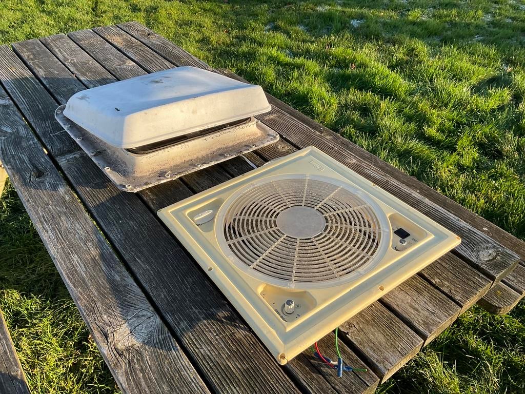 Fiamma caravan camper dakluik met ventilator 40x40 cm, Ophalen, Gebruikt