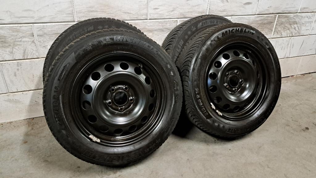 Winterbanden 508 308 407 C4 Grand Picasso 215/60/16, 16 inch, Banden en Velgen, Personenwagen, Gebruikt