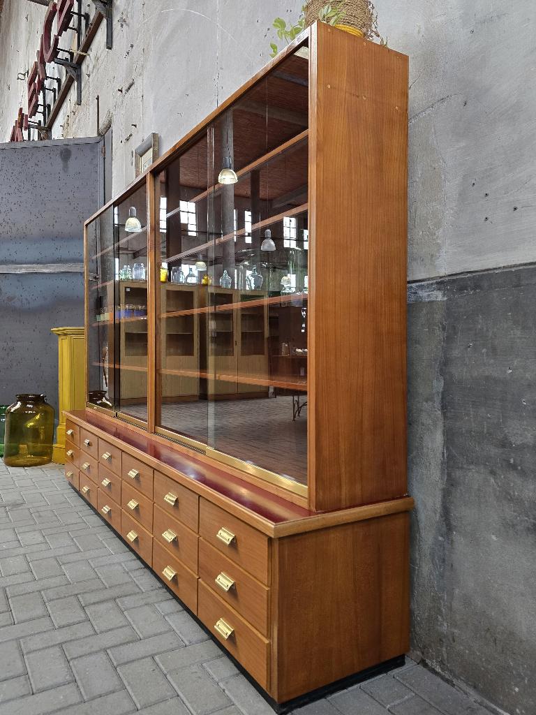 XL Duitse Apothekers Vitrine Kast | Grote Vitrinekast Laden, Metaal, Gebruikt, Met deur(en), Ophalen of Verzenden
