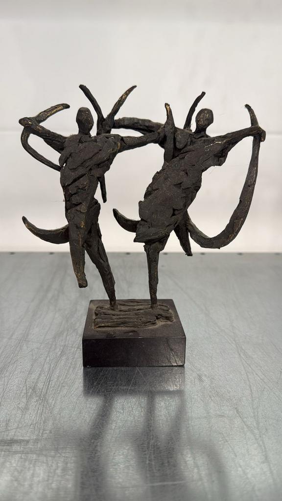 Bronzen sculptuur van dansers - Bernadette Leijdekkers, Antiek en Kunst, Ophalen of Verzenden