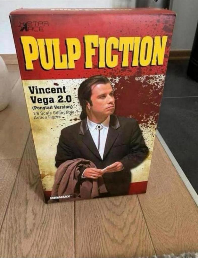 1/6 figuur Vincent Vega / John Travolta / Pulp Fiction, Ophalen of Verzenden, Zo goed als nieuw, Actiefiguur of Pop