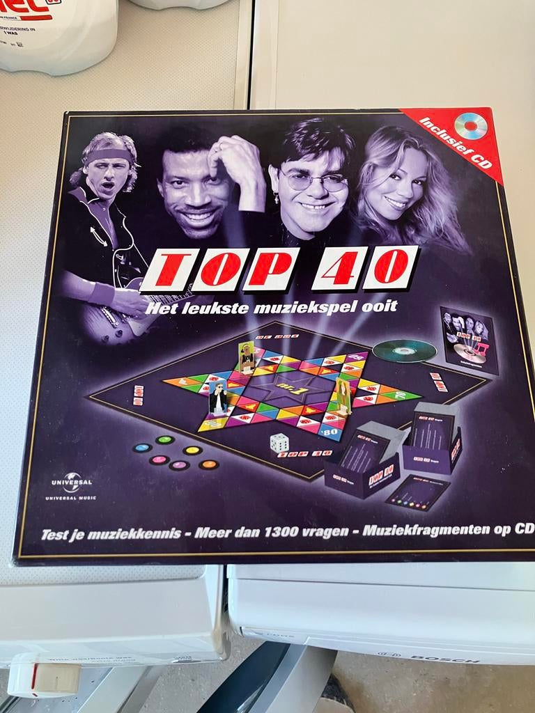 Top 40 Muziekspel: Het leukste muziekspel ooit!, Hobby en Vrije tijd, Gezelschapsspellen | Bordspellen, Drie of vier spelers, Ophalen of Verzenden