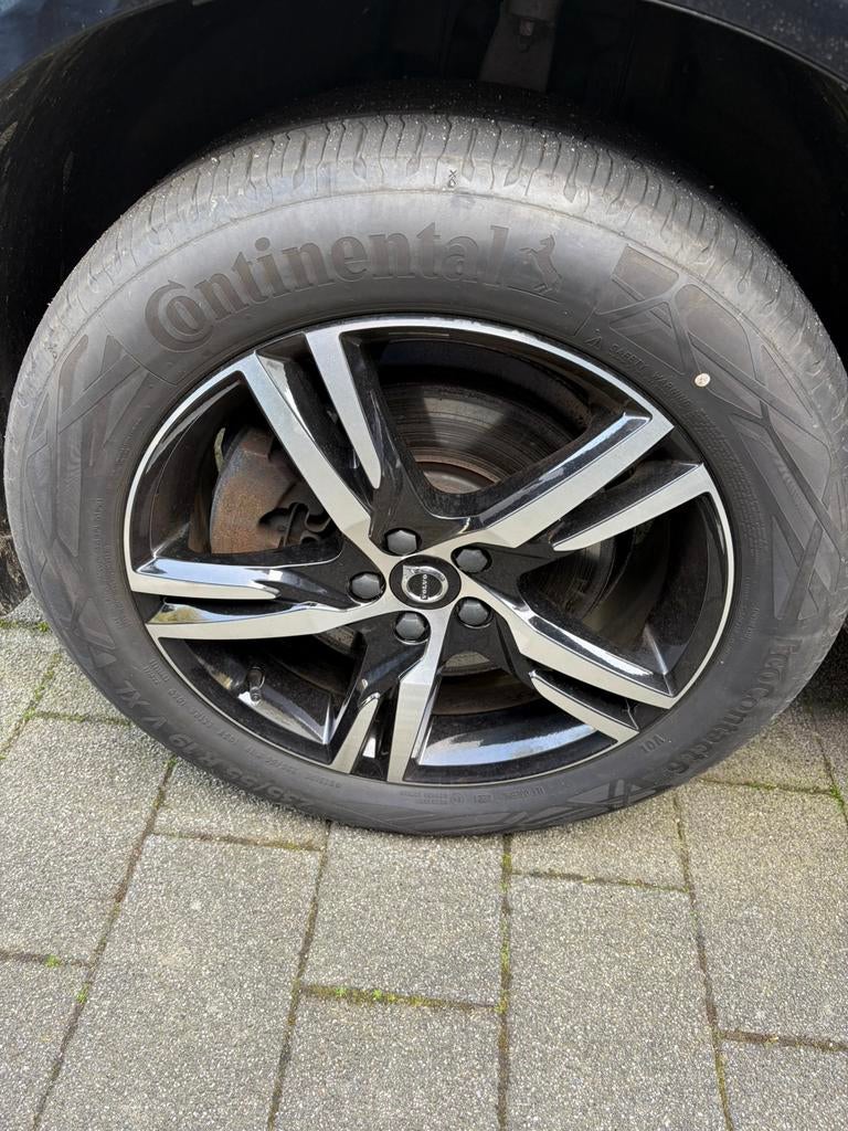 Volvo XC60 velgen R-design met zomerbanden, Gebruikt, Banden en Velgen, 235 mm, Personenwagen