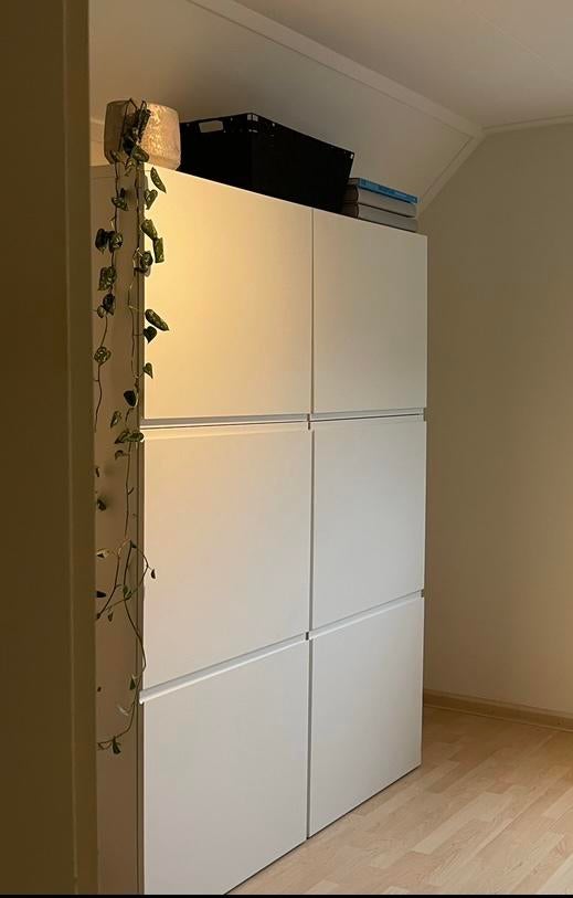 IKEA BESTÅ met VASTERVIKEN deuren, Ophalen, 100 tot 150 cm, Zo goed als nieuw, 150 tot 200 cm